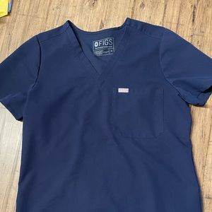 EUC Figs Catarina one pocket scrub top size M in Navy